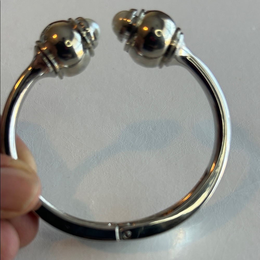Elegant Silver Women's Bracelet